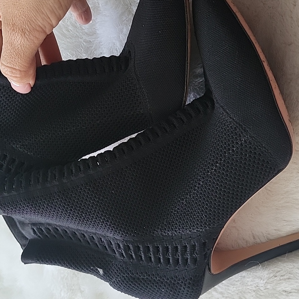 Beautiful GIANVITO ROSSI BLACK ANCKLE BOOTS SIZE 7